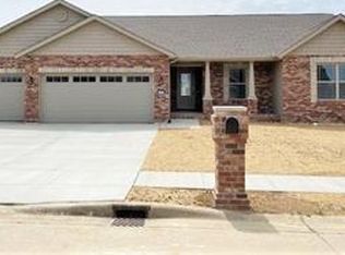 1028 Oak Creek Ln, Waterloo, IL 62298