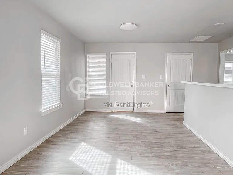 2406 Fir Ave — Photo 4