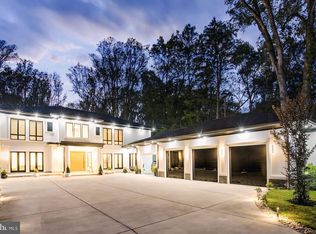 928 Peacock Station Rd, Mc Lean, VA 22102