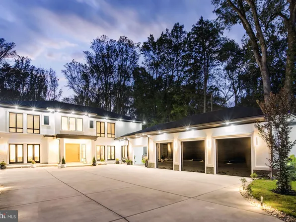 928 Peacock Station Rd, Mc Lean, VA 22102