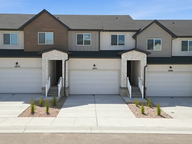 12672 S Bishop Pass Cv — Photo 1