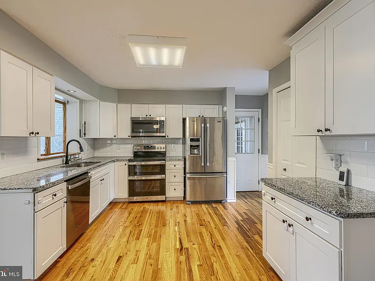 8301 Whitebark Ct — Photo 5