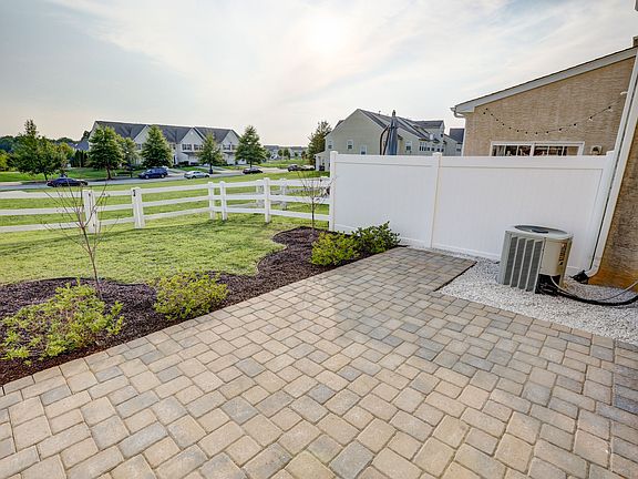 5th image of 206 Wilmore Dr