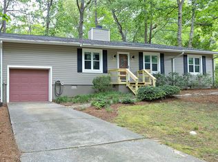 200 Honeysuckle Ln, Cary, NC 27513