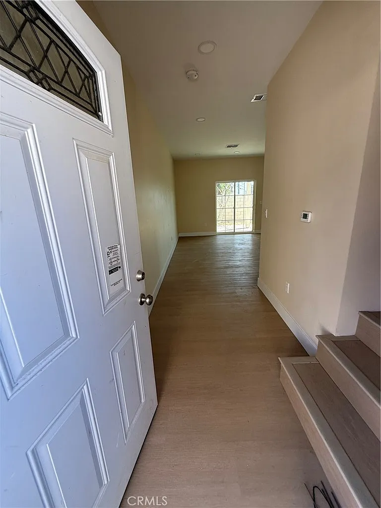 3 bed, 1200 sqft, $3,600 — Photo 3