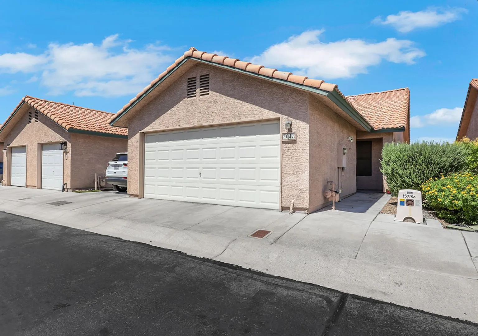Single-Story 2 Bed, 2 Bath with 2-Car Garage in Gate Community with Pool — Photo 1