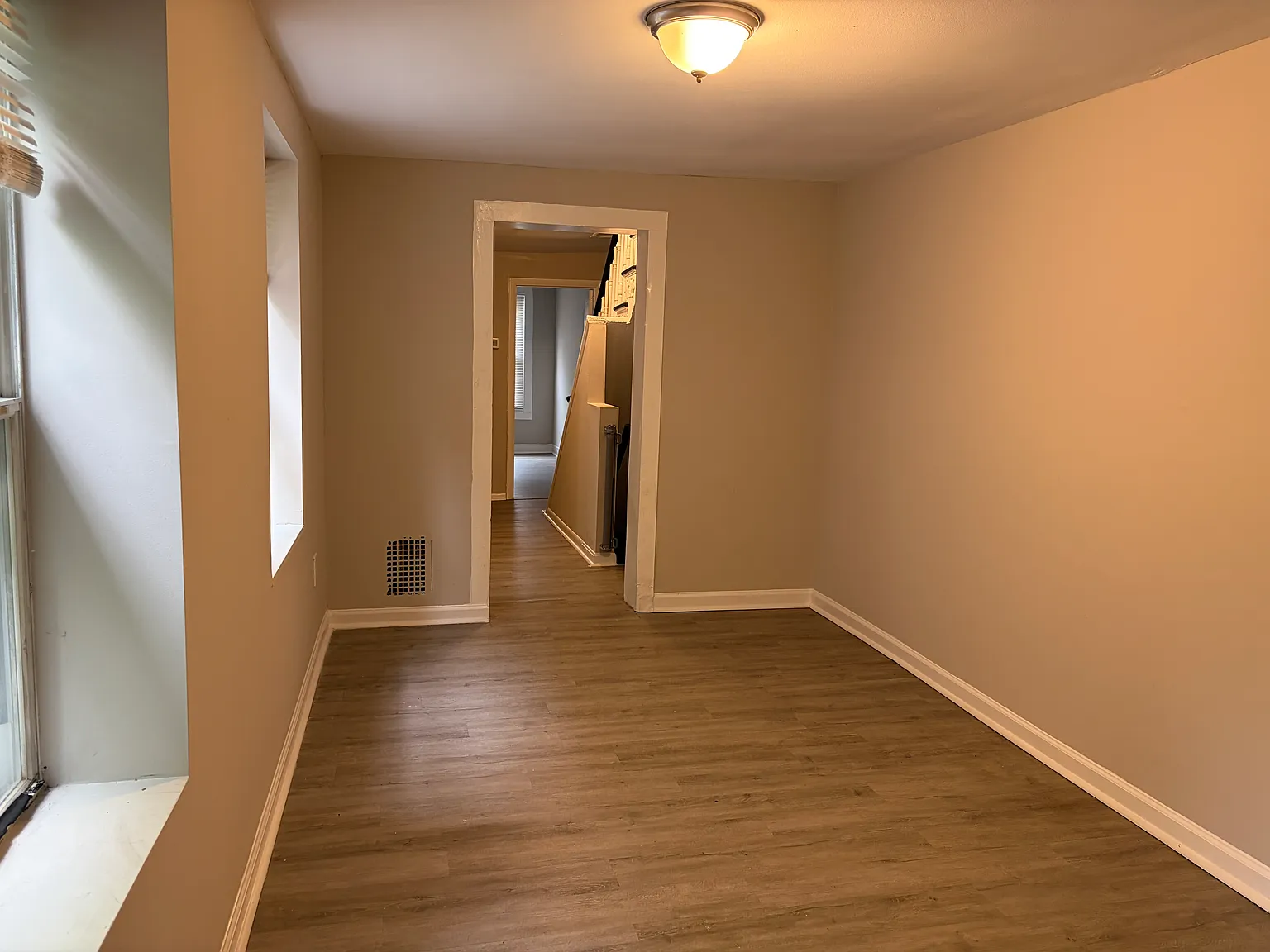 875 W Lombard St — Photo 2