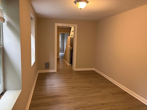 2nd image of 875 W Lombard St #2