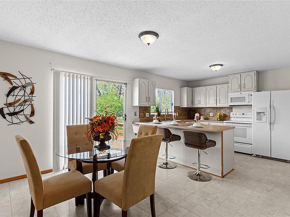 3rd image of 11831 Seven Hills Dr