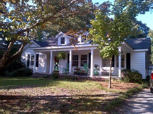 1st image of 208 E Elm St