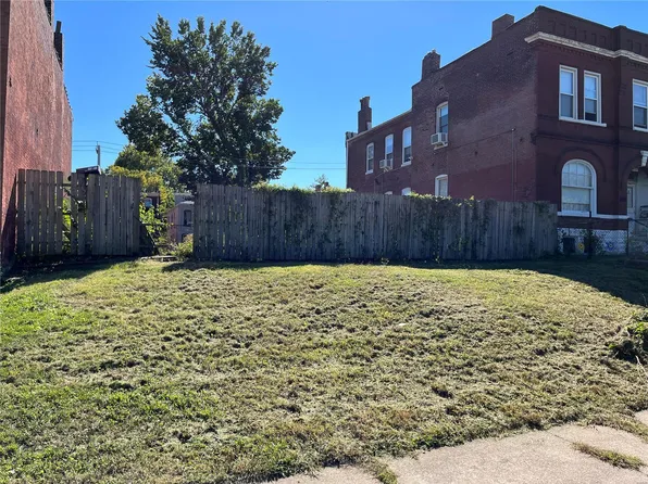 2716 Geyer Ave, Saint Louis, MO 63104