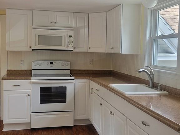 3rd image of 154 Park St #2