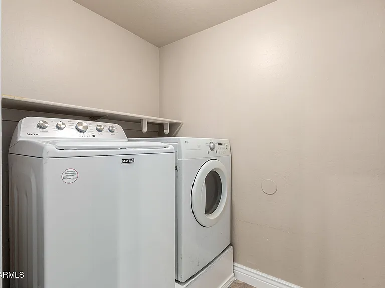 359 E Horseshoe Ave — Photo 25