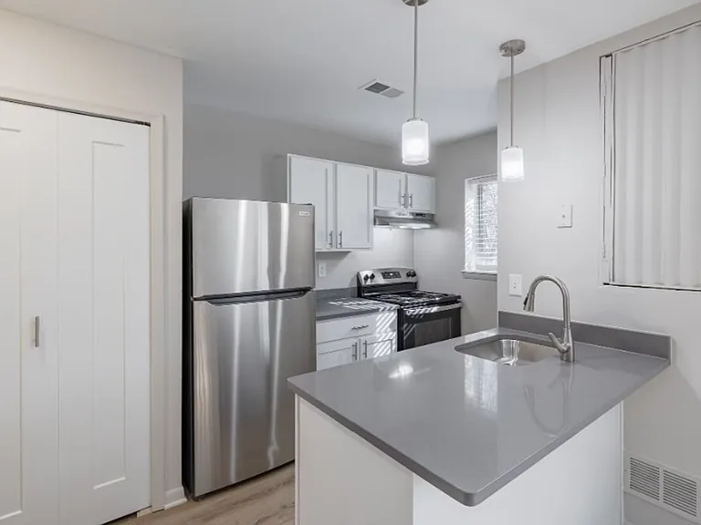 620 S Center St — Photo 4