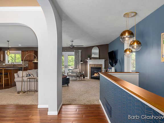 4th image of 3709 Charlevoix Dr SE