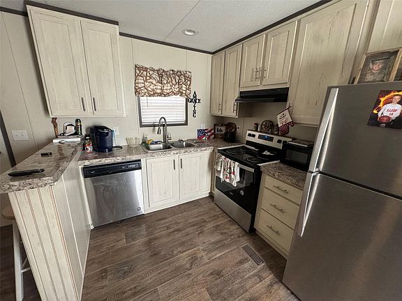 5th image of 2309 Del Prado Dr
