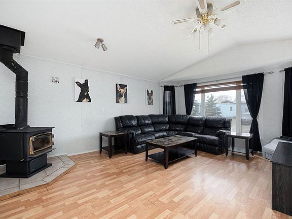 5th image of 212 N Gregoire Cres