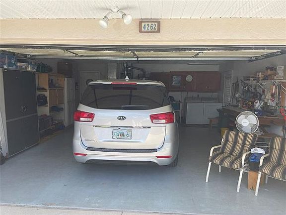 4th image of 4262 NE 35th Avenue Rd