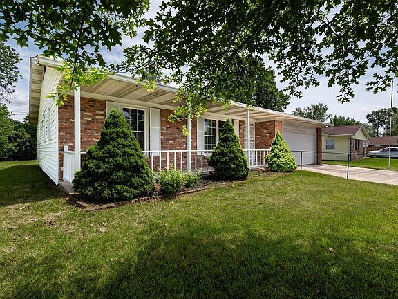 3rd image of 741 S Parkway Dr
