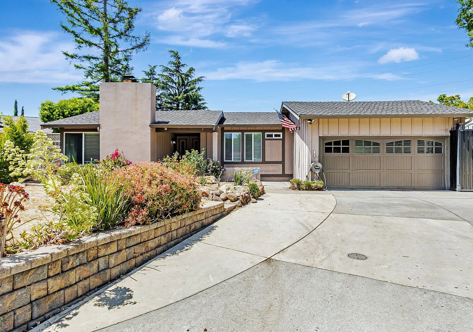 Saratoga Gem - 4BR Home Open Floor Plan & Outdoor Space — Photo 1