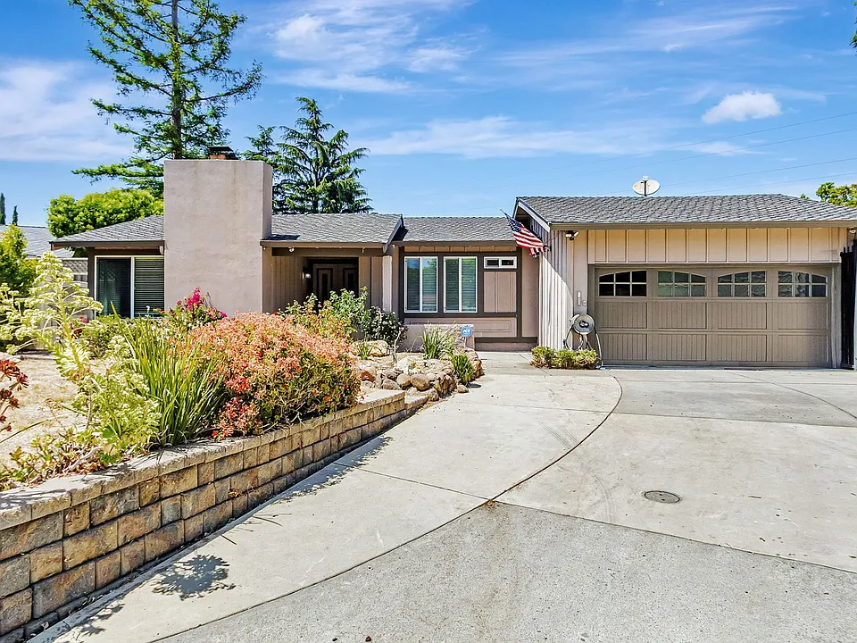 13431 Holiday Ct