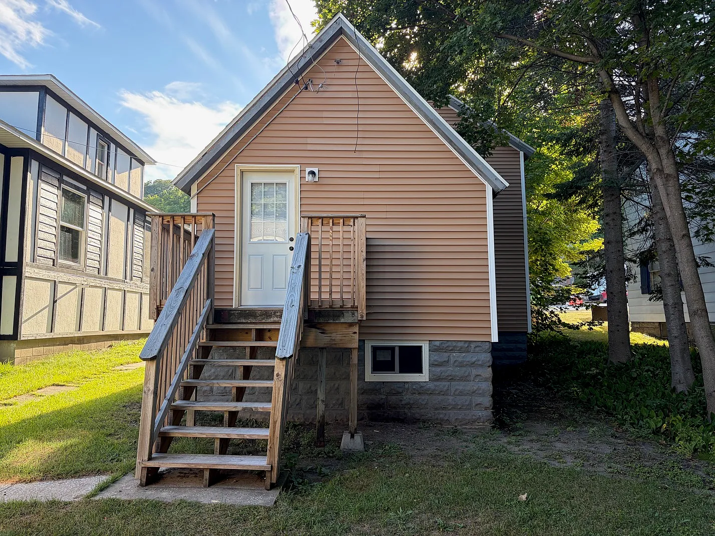 2 bed, 1100 sqft, $1,800 — Photo 2