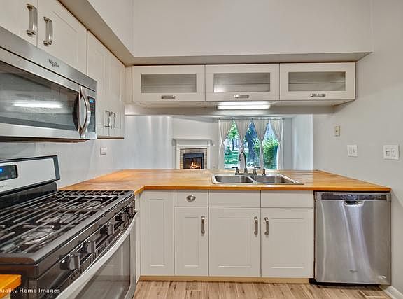 4th image of 1419 Golfview Dr