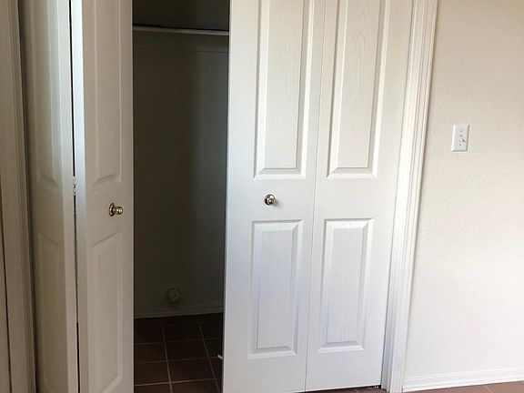 In house laundry w/ washer/dryer!