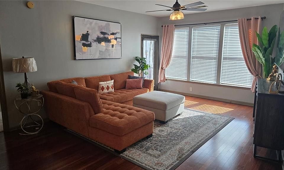 1st image of 898 Oak St SW Unit 3314