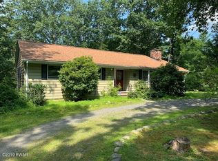 116 Twin Lakes Dr, Shohola, PA 18458