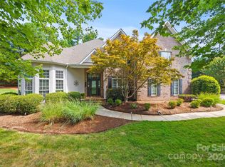 2922 Providence View Ln, Charlotte, NC 28270
