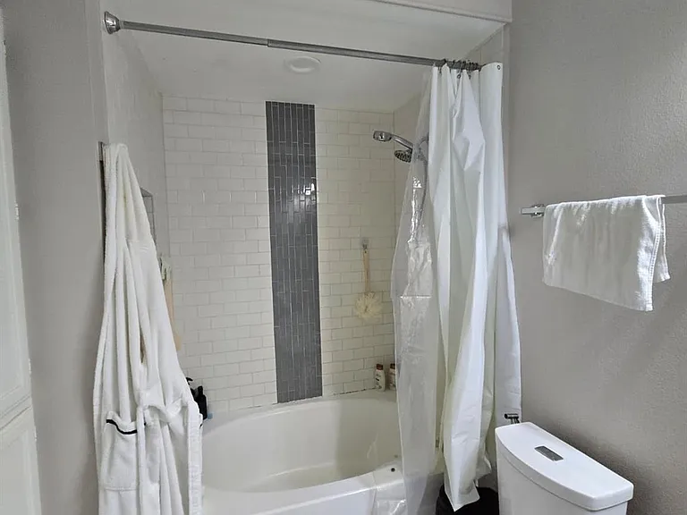 2111 Welch St #B315 — Photo 11