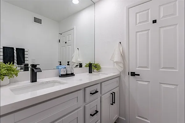 5619 S Admiralty Ct #E — Photo 23