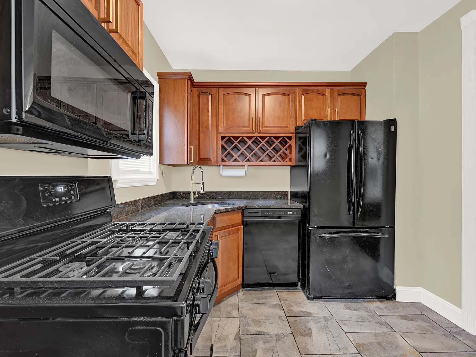 3 bed, 1446 sqft, $2,850 — Photo 3