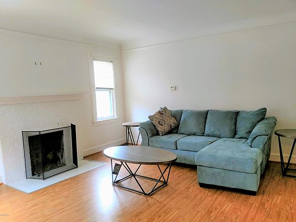 3rd image of 918 Dickinson St SE