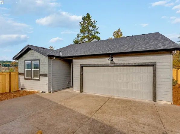 407 E 4th St, Lowell, OR 97452