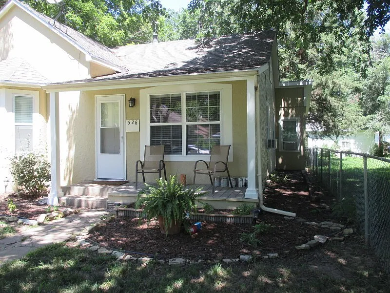 **Charming 1 Bedroom Duplex with Water/Trash & Lawn Care Included — Photo 1