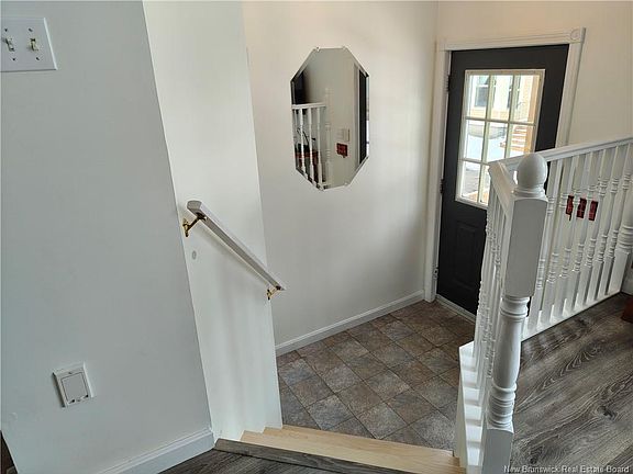 3rd image of 16 Harding St