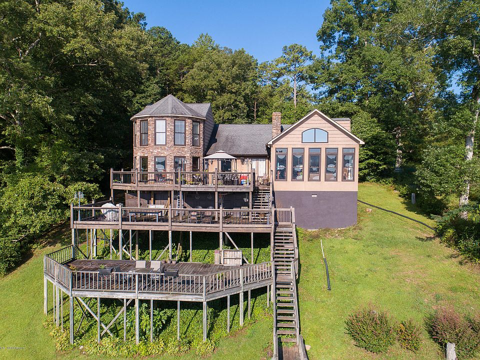 1st image of 300 Lakeshore Dr