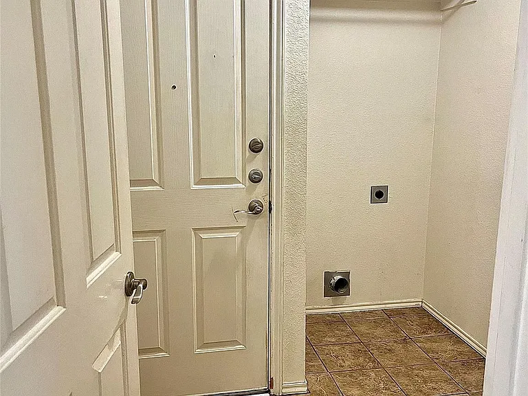 2117 Kimra Ln — Photo 22