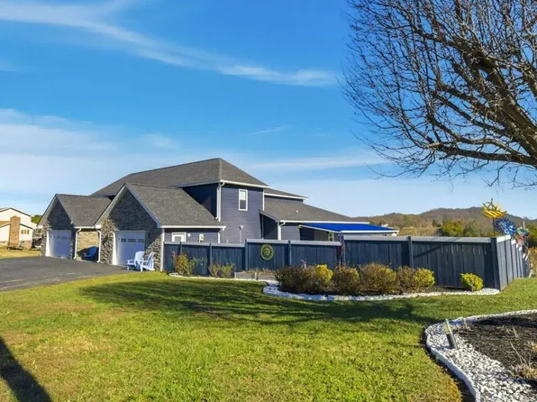 1964 Harbor Hills Dr, Dandridge, TN 37725