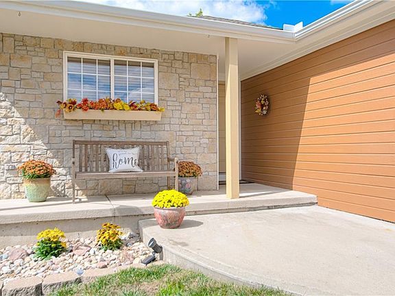2nd image of 15822 Meadow Ct