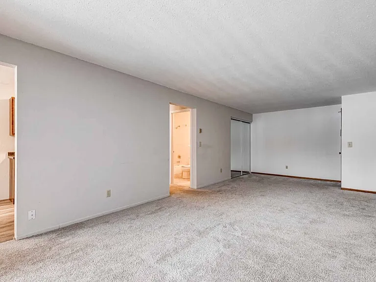 Silver Bell Apartments — Photo 8