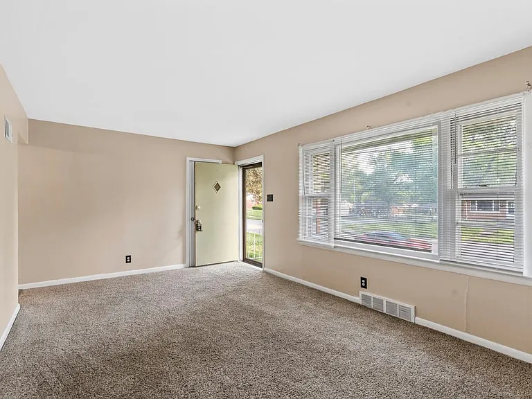 8253 Frost Ave — Photo 18