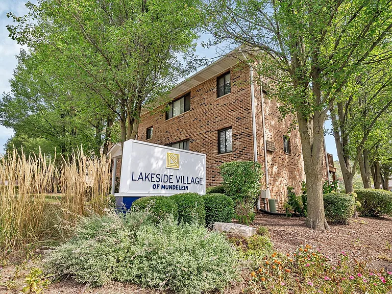 Lakeside Village Apartments — Photo 2