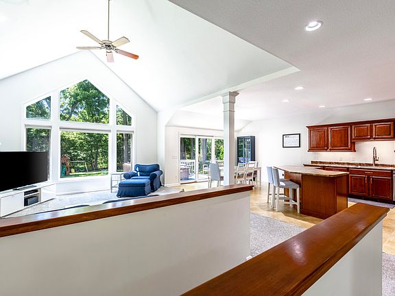 4th image of 73 Arrowhead Dr