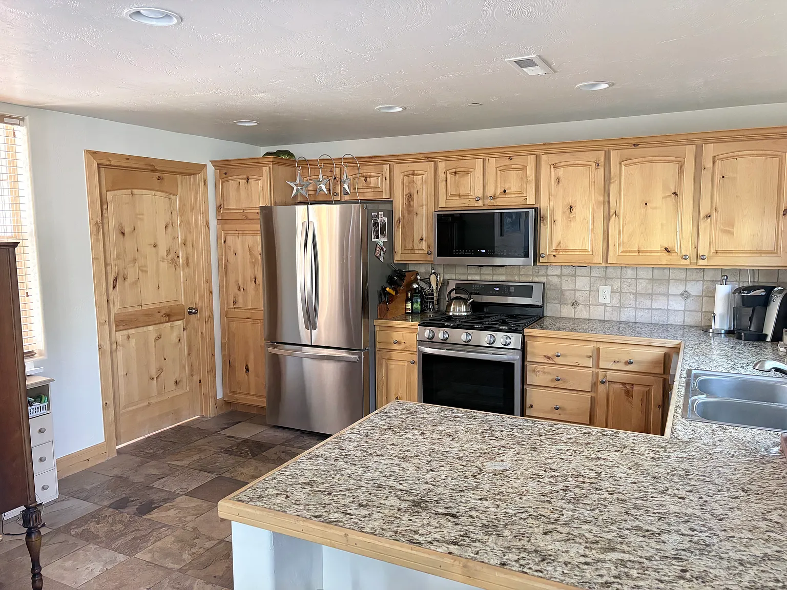 3 bed, 2.5 bath, 1495 sqft, $4,800 — Photo 4