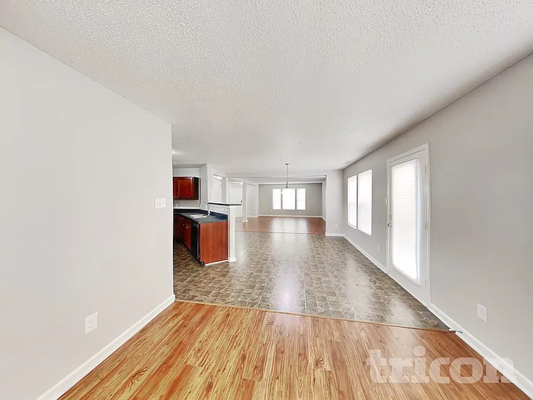 901 Skywatch Ln — Photo 8