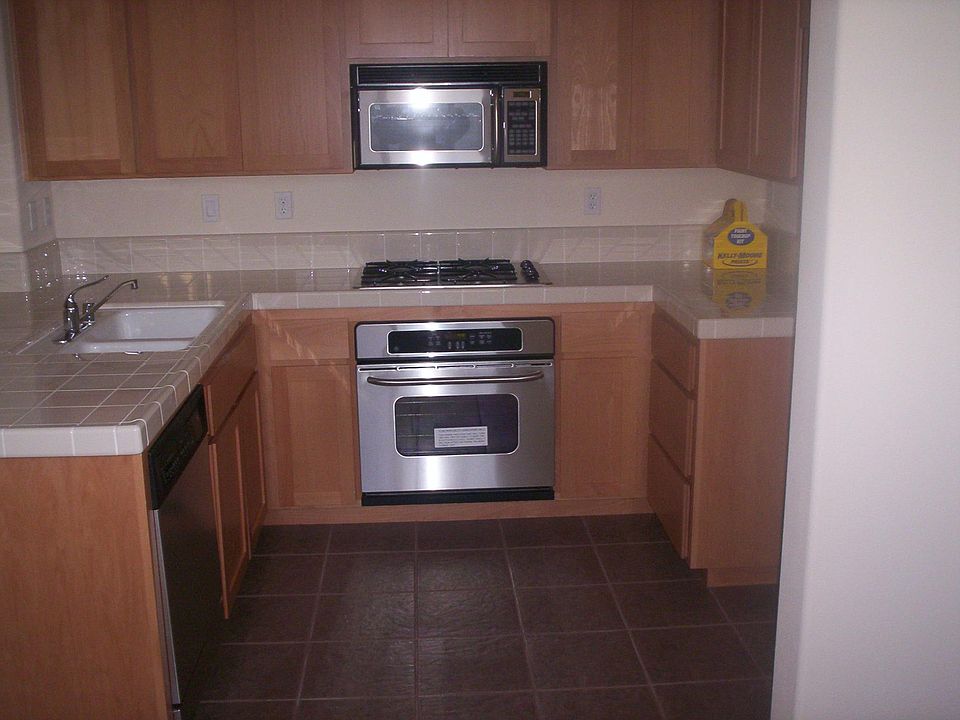 2nd image of 1648 Piazza Dr