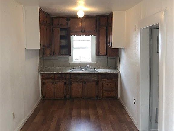 4th image of 3025 SW 10th St